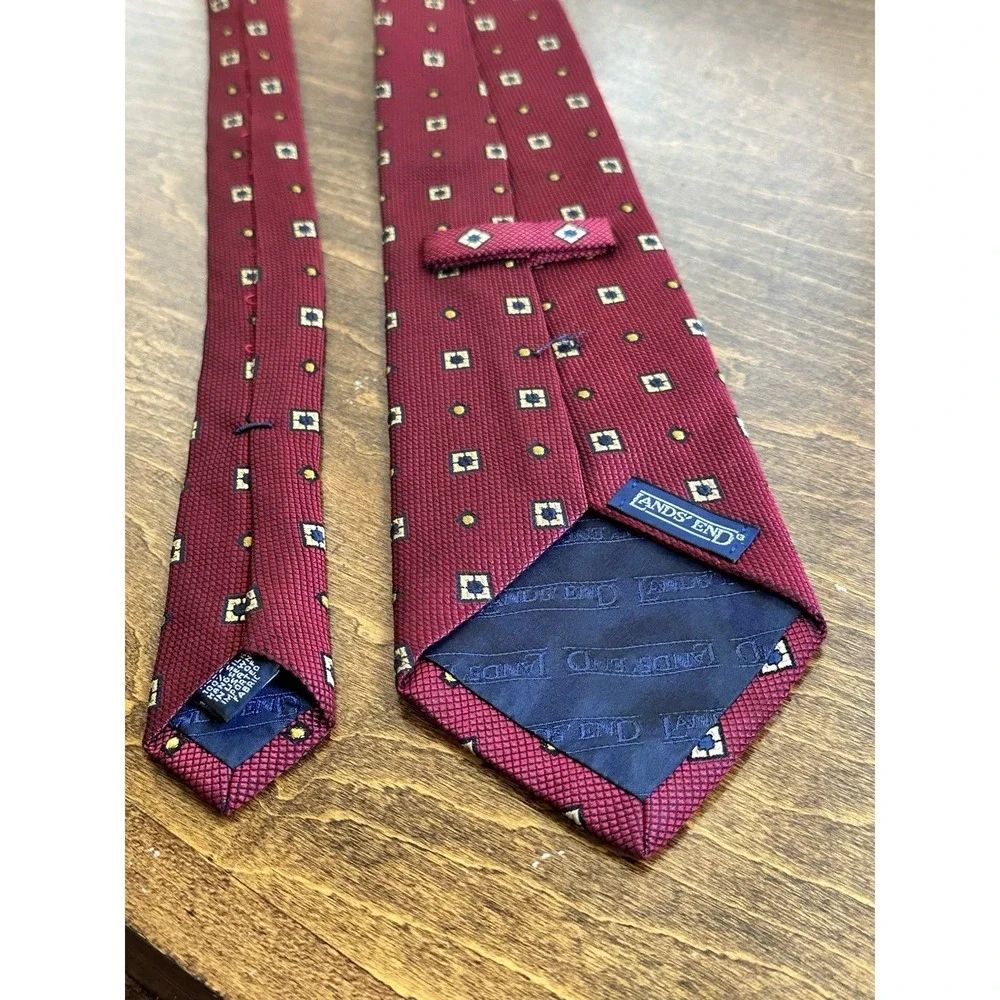 Lands End Neck Tie Men's 100% Silk Hand Sewn In The‎ Burgundy Geometric Print